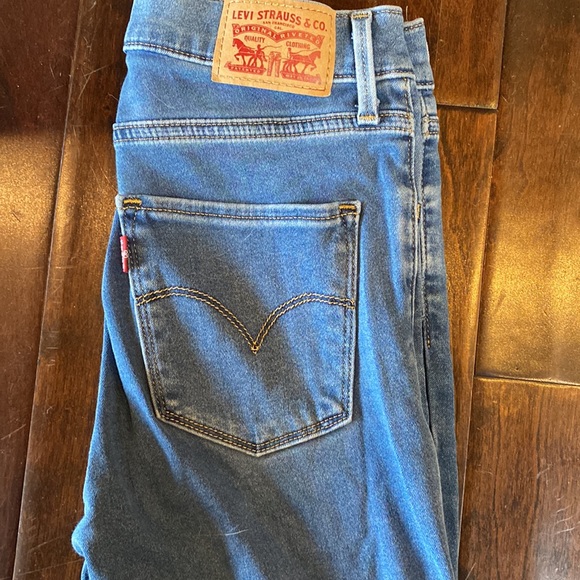 Levi’s 720 High Rise Super Skinny Jeans - Picture 3 of 4